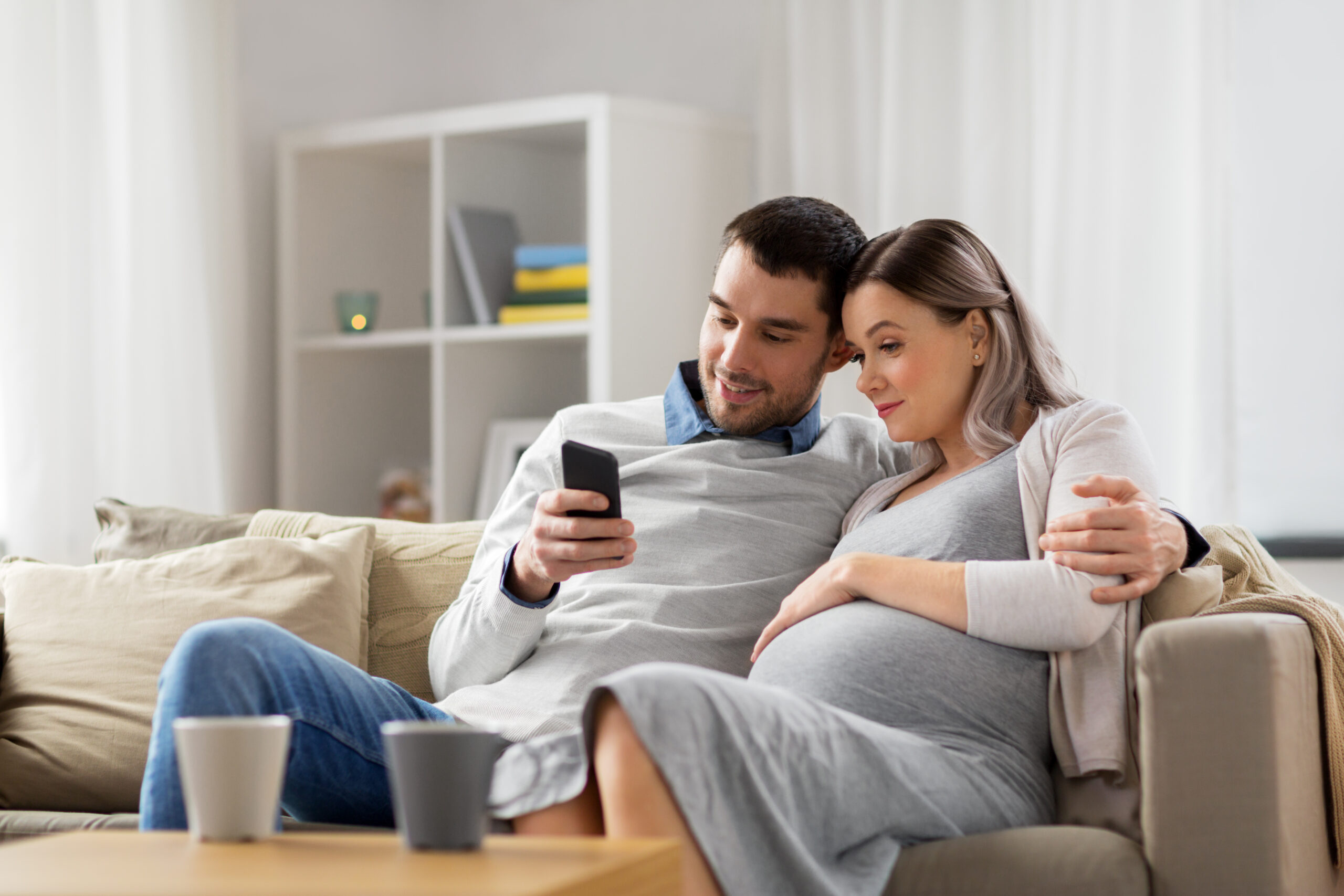 Apper kan hjelpe deg å følge med på graviditetens stadier og fosterets utvikling. FOTO: Shutterstock/Syda Productions
