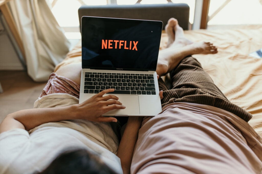 Netflix og lignende strømmetjenester er perfekt tidsfordriv. ILL.FOTO: WeDesing / Shutterstock.com