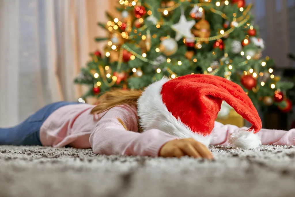 Ikke hold på for lenge. Julefeiring som småbarnsforeldre bør holde barna oppe altfor lenge etter leggetid. FOTO: Envato