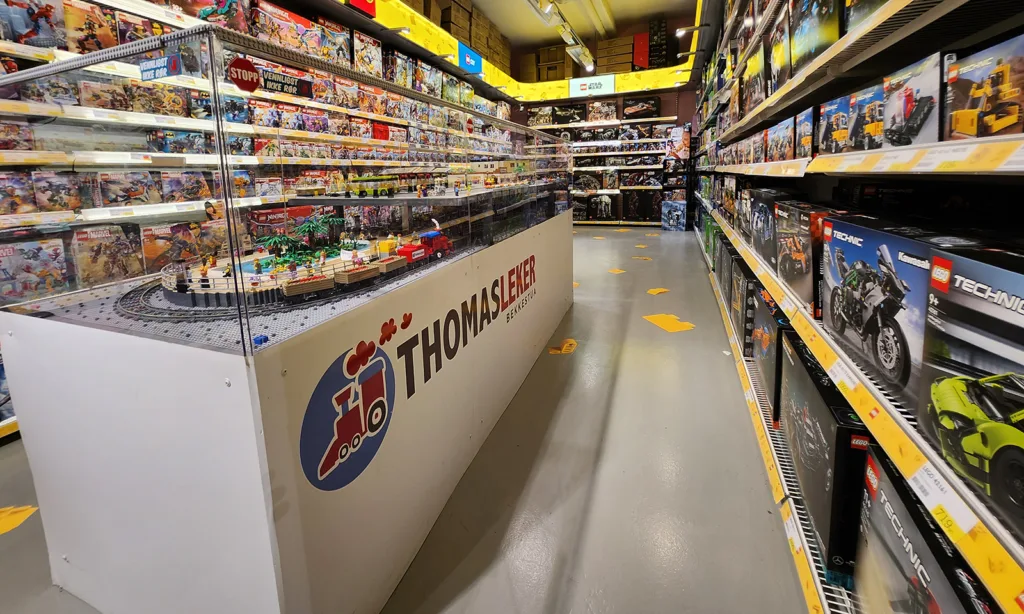 Thomas Leker på Bekkestua i Bærum har stor LEGO-avdeling med mye til både barn og voksen. FOTO: Blipappa.no