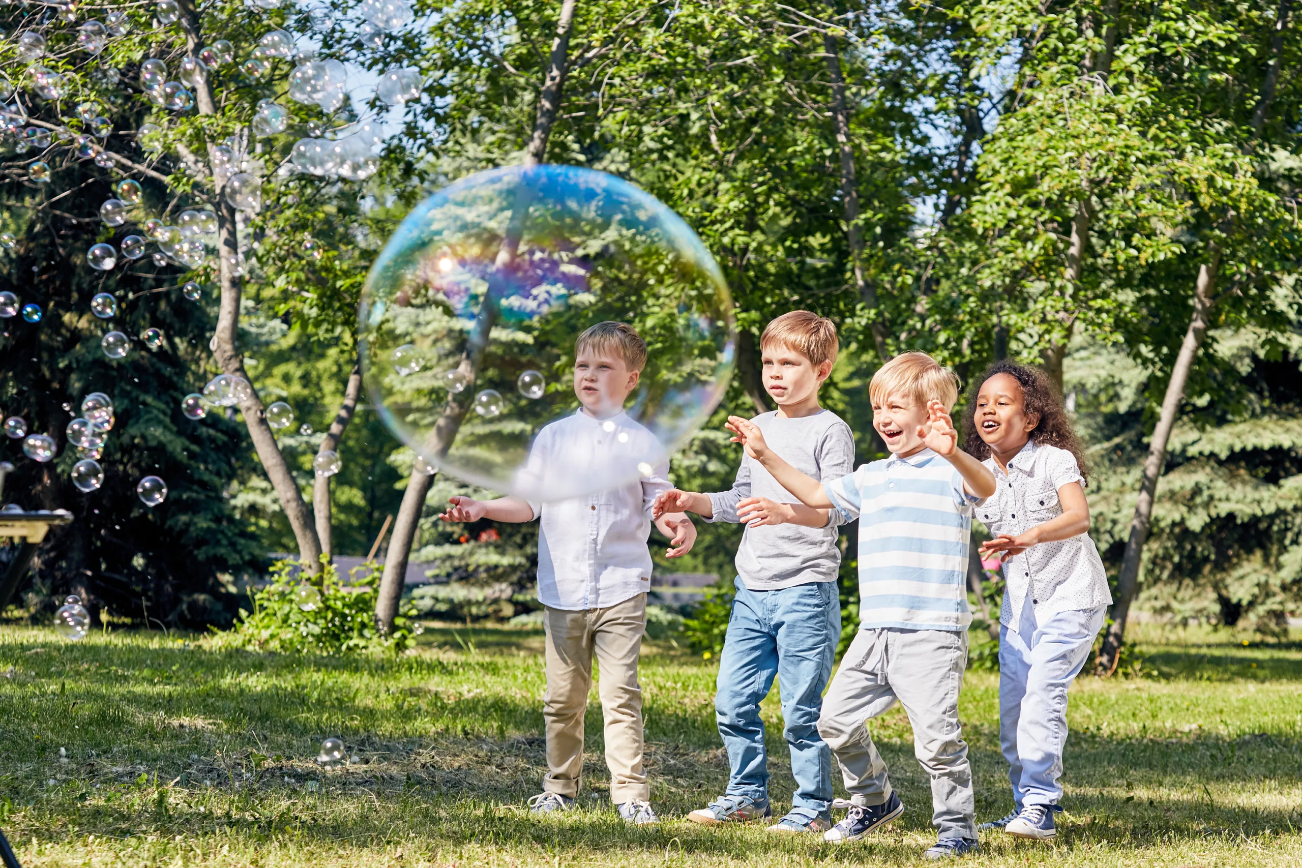 Lag såpebobler som blir store og ikke sprekker så lett