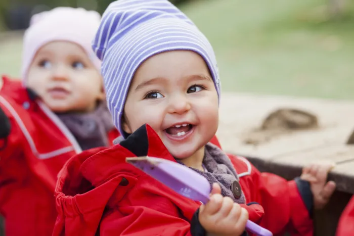 De første tennene er søte, men medfører ubehag! FOTO: Envato