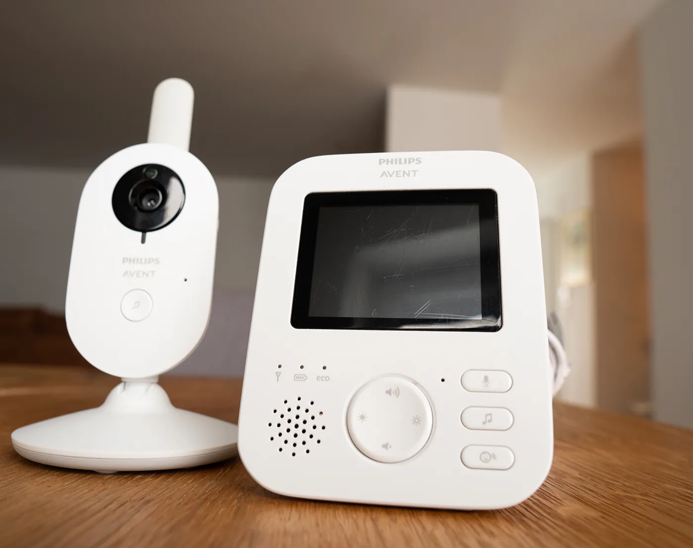 Vår godt brukte Philips Avent Babycall med video. Et av de beste babyutstyr-kjøpene vi har gjort. FOTO: Blipappa.no