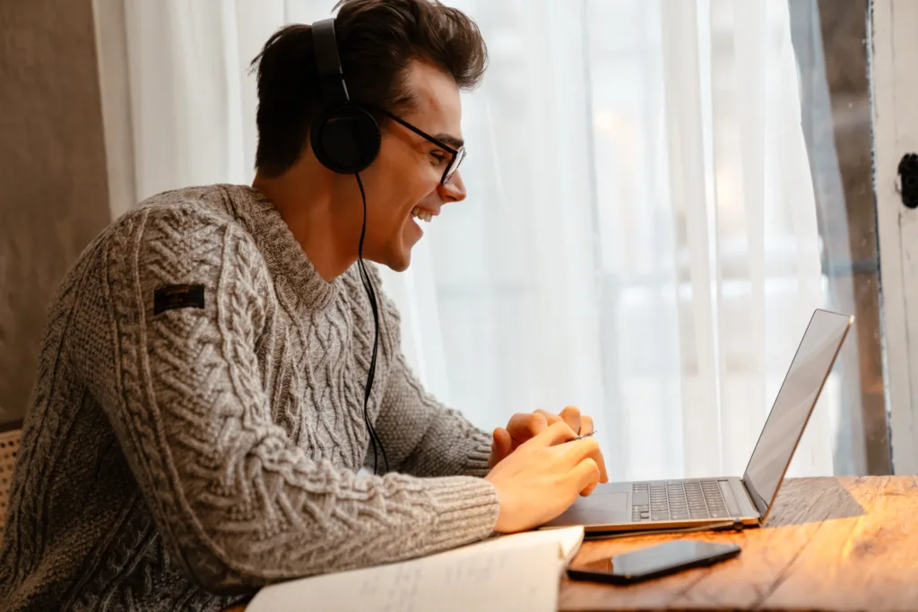 Mer effektivt med nettopplæring enn Duolingo. ILL.FOTO: Envato