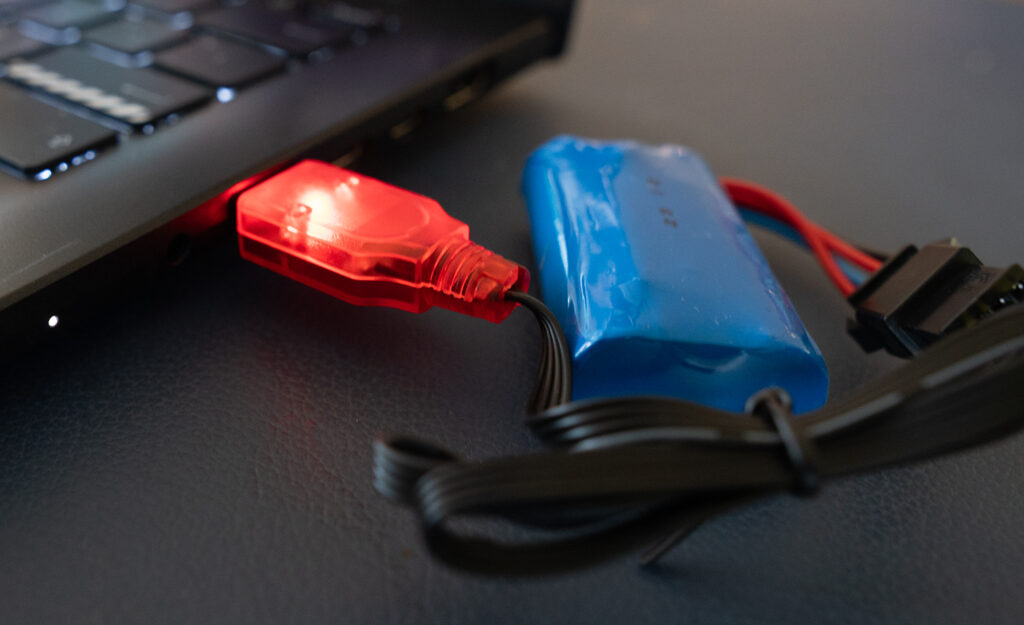 Batteripakken til en elektrisk vannpistol.